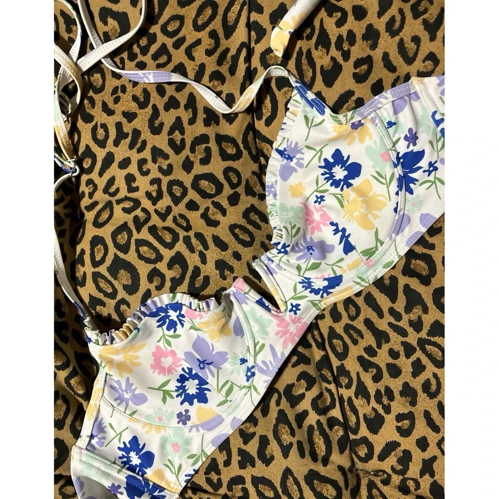Zaful White Floral Print Underwire Support Bikini Top,‎ Size Medium
